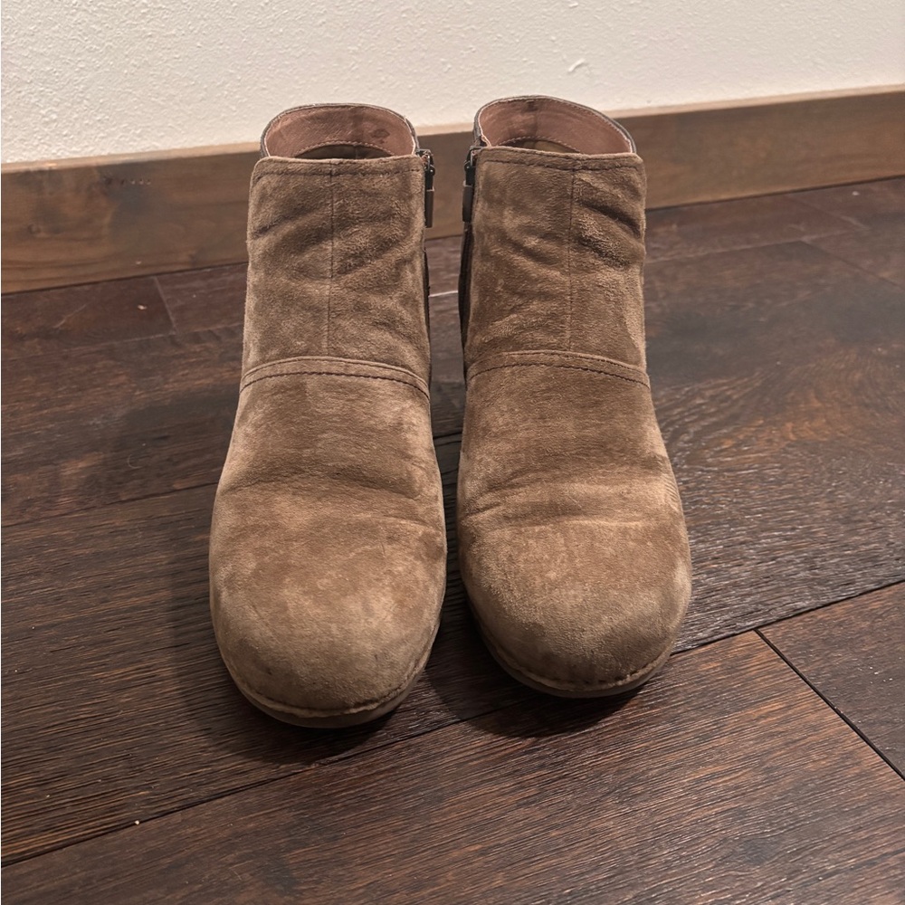 Dansko Tan Suede Wedges